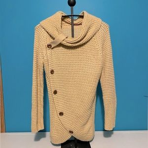Stylish scoop neck sweater